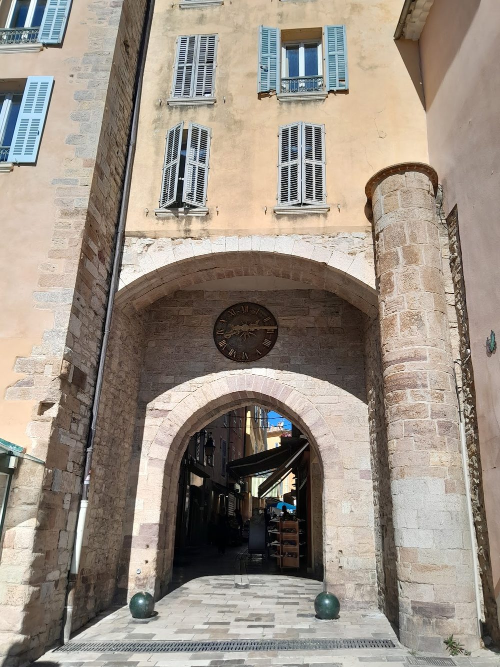 La Porte Massillon, entrée de la vieille ville d’Hyères